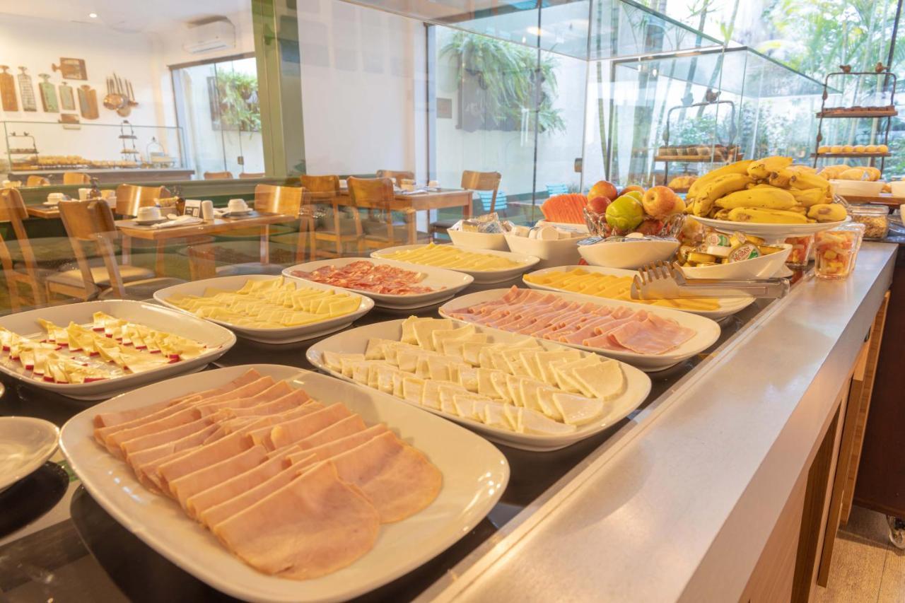 Radisson Oscar Freire Hotel Sao Paulo Exterior foto A buffet at a hotel