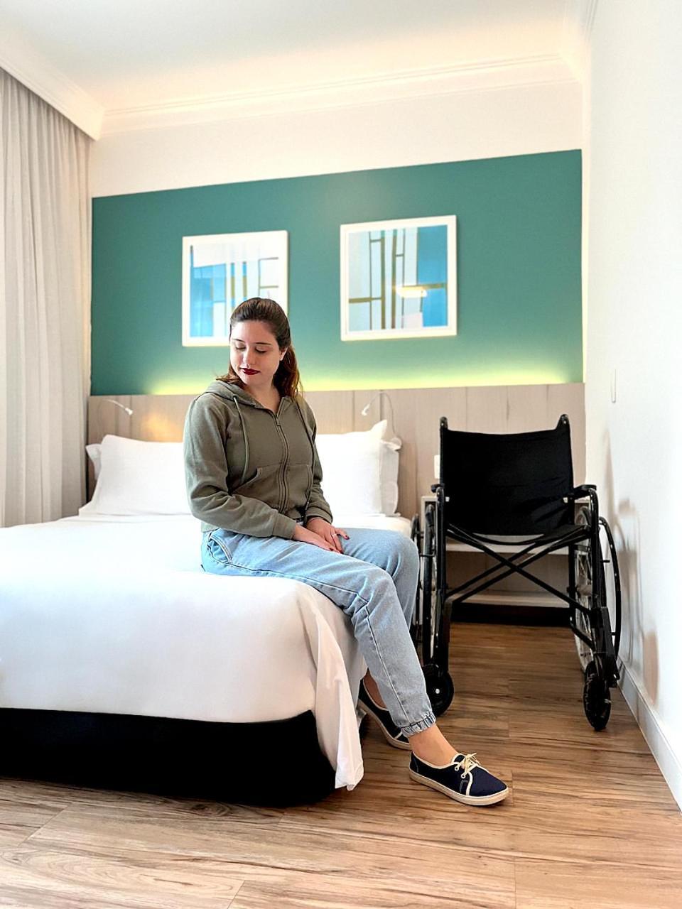 Radisson Oscar Freire Hotel Sao Paulo Exterior foto A disabled woman in a hotel room